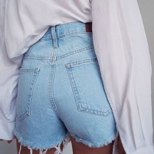 BDG Girlfriend High-Waisted Denim Short - Light Blue